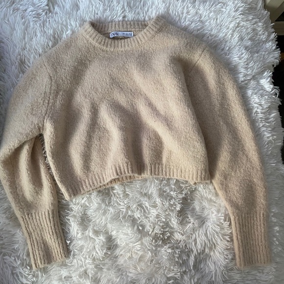 Zara Sweaters - Zara cropped cotton/fleece cropped sweater